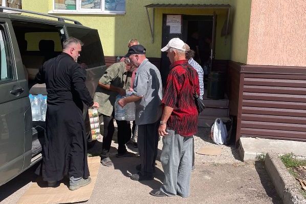 Отдел по приграничному сотрудничеству передал очередную гуманитарную помощь мирному населению Северодонецка и Лисичанска