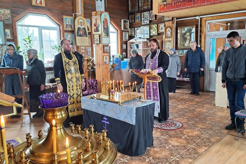 В Воробьевке соборно помолились о упокоении погибших участников специальной военной операции и мирных жителях