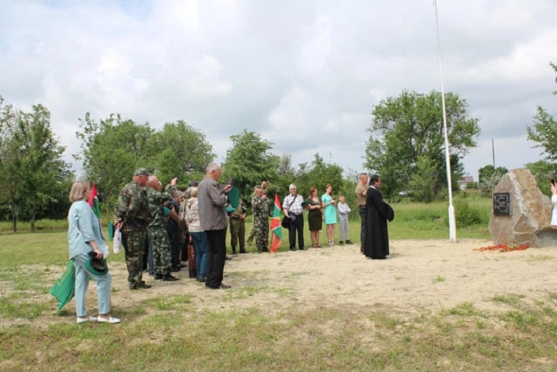 В Кантемировке прошло торжественное открытие и освящение памятного знака пограничникам