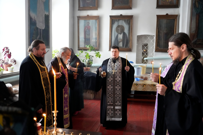 В годовщину начала специальной военной операции в Калаче соборно совершено заупокойное богослужение