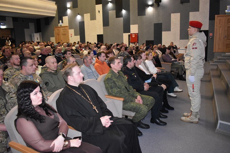 Клирик Россошанского благочиния посетил мероприятие, приуроченное ко Дню защитника Отечества