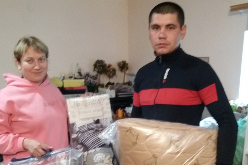 В гуманитарном центре Острогожского благочиния помогли семье из Донецка
