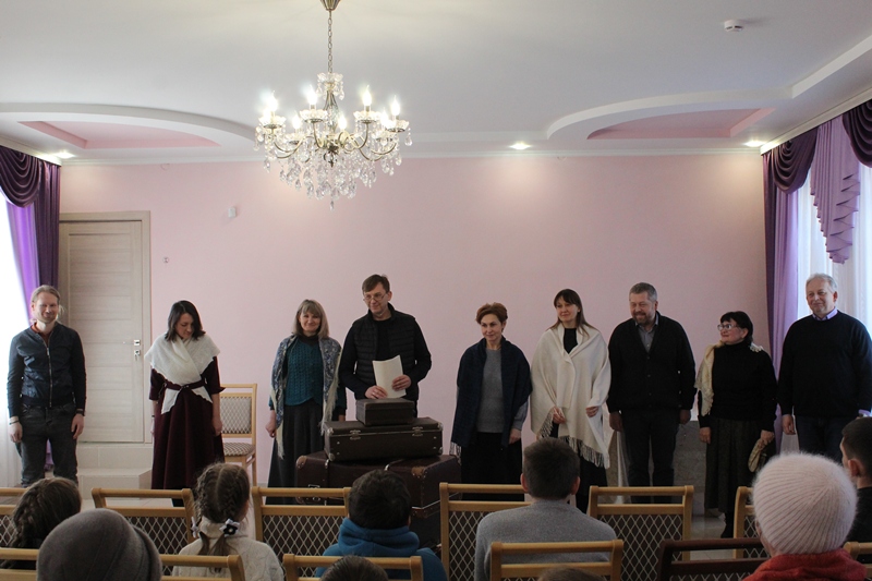 В Духовно-просветительском центре города Острогожска состоялся показ спектакля-читки писем «Близкие люди. Далекий путь»