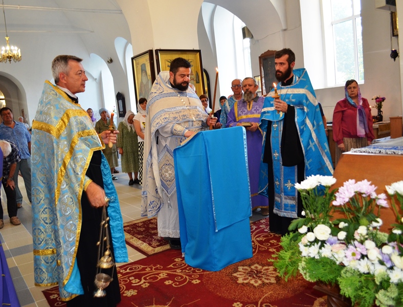 Всенощное бдение в Казанском храме г. Павловска накануне Успения Пресвятой Богородицы