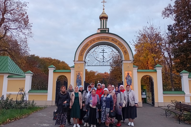 Паломники из Верхнемамонского района совершили поездку в Свято-Серафимо-Саровский мужской монастырь села Новомакарово