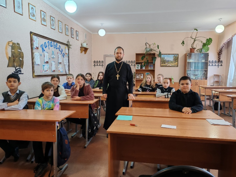  Встреча священника со школьниками и воспитанниками детского сада