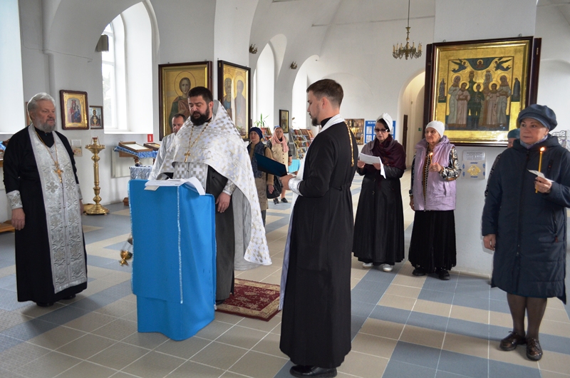 В Павловском церковном округе совершены заупокойные панихиды в память жертв политических репрессий