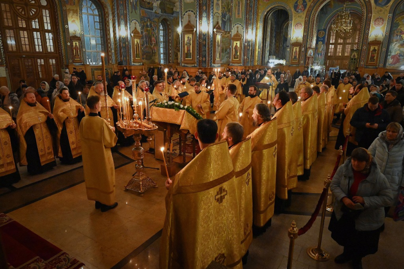 Духовенство Россошанской епархии приняло участие в торжественном богослужении накануне дня памяти святителя Антония Воронежского
