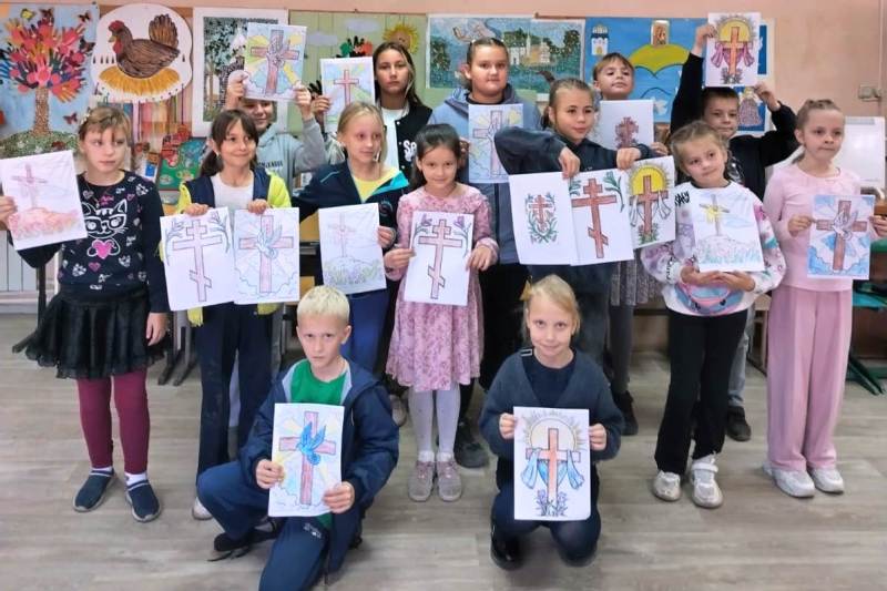 В воскресной школе Петропавловского храма состоялось тематическое занятие