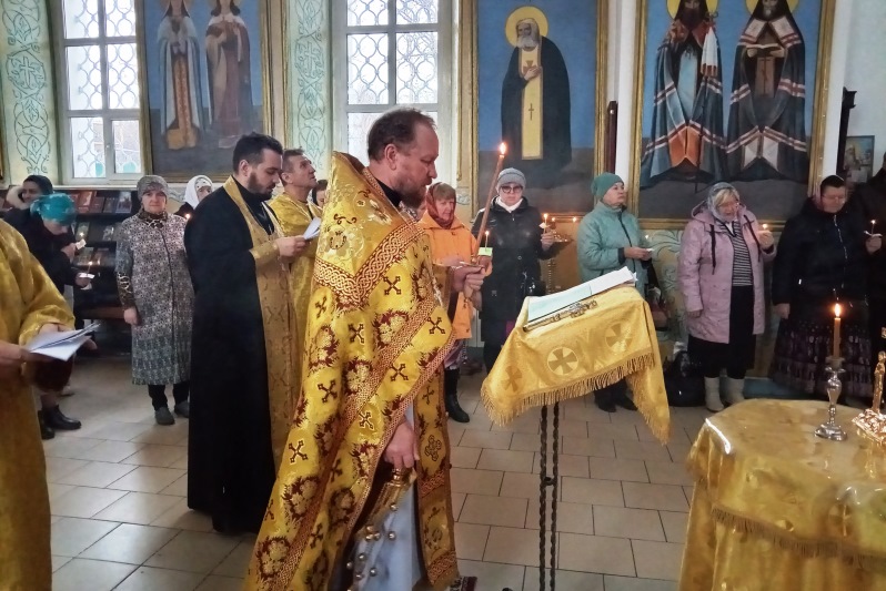 Панихида в память о погибших в ДТП совершена в храме св. мч. Иоанна Воина города Богучар