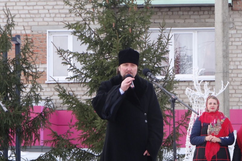 Благочинный поздравил жителей и гостей города Острогожска с праздником Рождества Христова