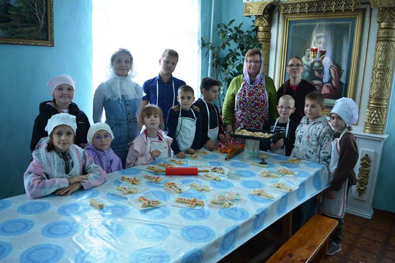 В Казанском храме поселка Каменка встретили праздник Воздвижения Креста Господня