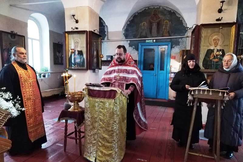 В день рождения Святейшего Патриарха Московского и всея Руси Кирилла в Петропавловке совершен молебен о здравии Предстоятеля Русской Православной Церкви