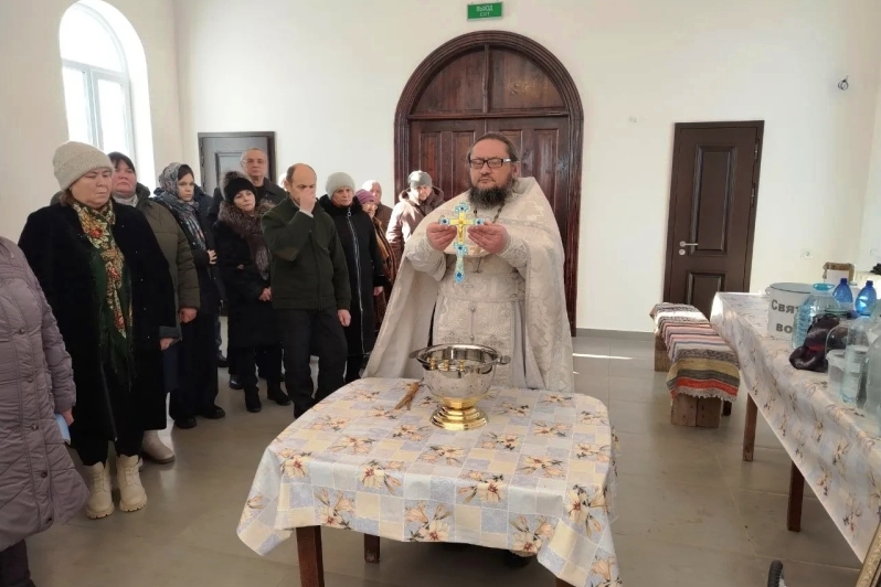 В праздник Богоявления в Михайло-Архангельском храме села Нижний Карабут состоялось праздничное богослужение