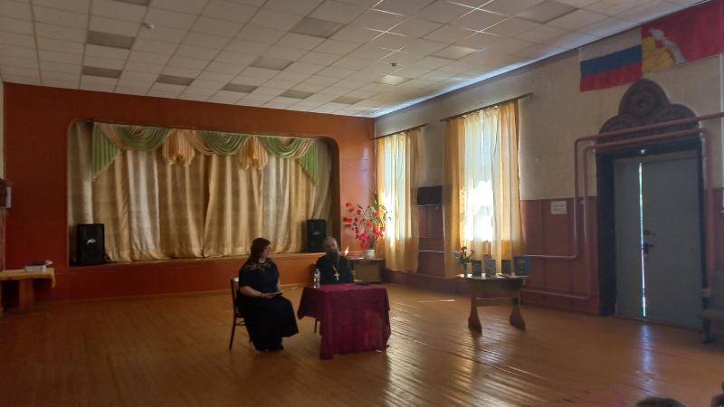 В Ново-Сотенском филиале Острогожского Дома культуры прошла православная беседа "Семья-малая церковь"