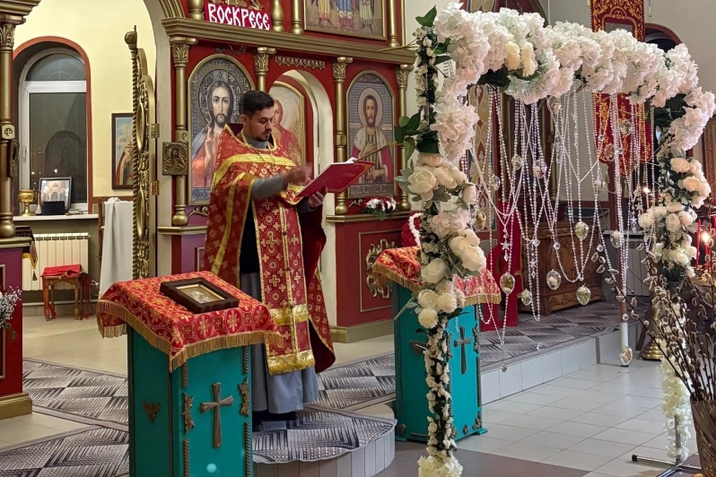 В Богучарском церковном округе торжественно встретили Светлое Воскресение Христово