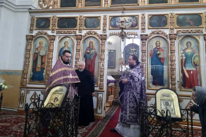 Прихожане храма св. мч. Иоанна Воина города Богучар выразили благодарность иерею Димитрию Нога за труды на приходе