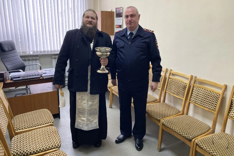 Священнослужители совершили окропление ОМВД России по Россошанскому району