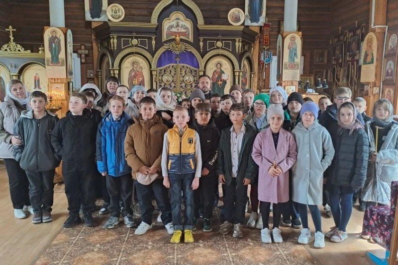 Ученики четвертых классов Воробьевской СОШ посетили храм Архистратига Божия Михаила села Воробьевка