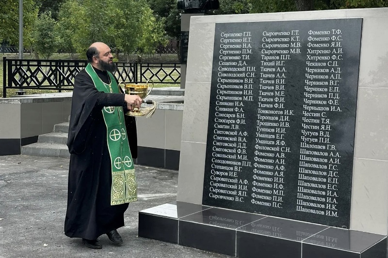 В селе Белогорье состоялось открытие и освящение отреставрированного парка Победы