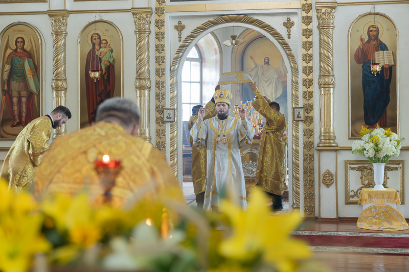 Правящий Архиерей совершил Божественную литургию в храме святых апостолов Петра и Павла с. Репьевка