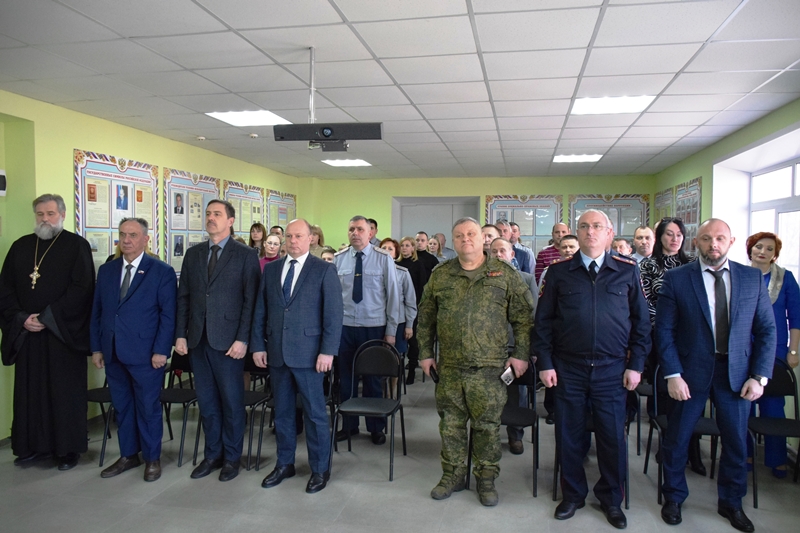 Руководитель отдела по тюремному служению Россошанской епархии поздравил сотрудников ИК №8 с профессиональным праздником