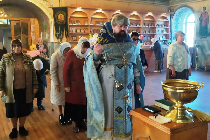 Протоиерей Евгений Бей возглавил богослужение в день иконы Божией Матери «Целительница»: совершены Литургия и молебен о тяжелоболящих детях и их родителях