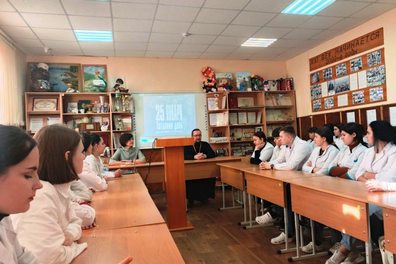 Благочинный провел встречу со студентами Острогожского медицинского колледжа
