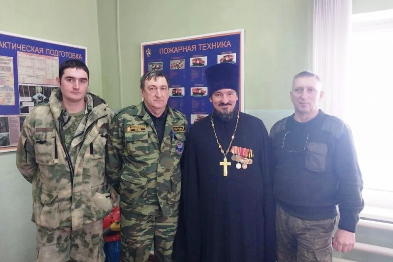 В селе Марки священник поздравил дежурный караул пожарной части №89 с наступающим праздником — Днем спасателя