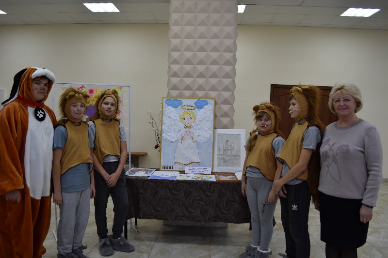Воспитанники воскресной школы Петропавловского храма приняли участие в выставке детских рисунков, посвящённых Дню матери