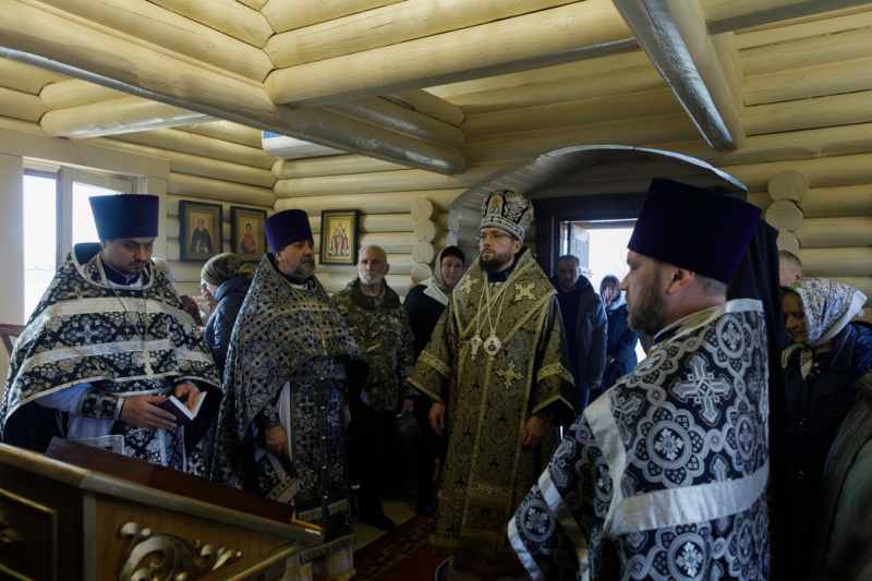 Архипастырь совершил Литургию Преждеосвященных Даров в храме святого Великомученика и Победоносца Георгия села Пасеково Кантемировского района
