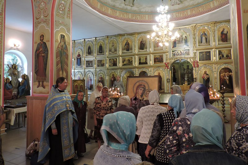Прихожане воинского храма Сретения Господня города Острогожска поклонились чудотворной иконе Божией Матери «Оршанская»