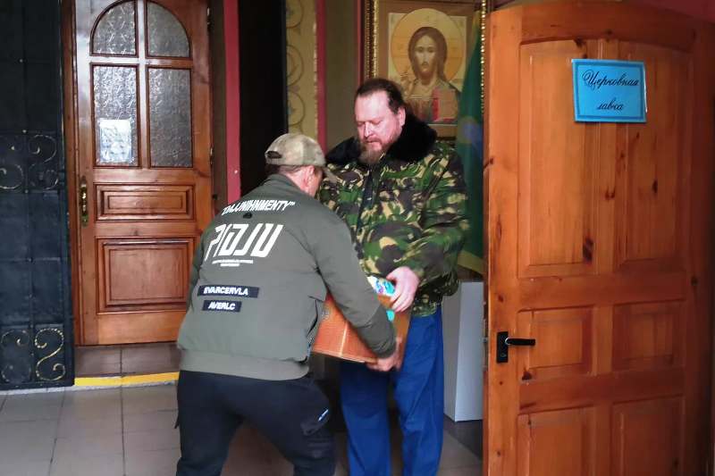 Прихожане Михайло-Архангельского храма г. Острогожска передали гуманитарную помощь в зону проведения СВО