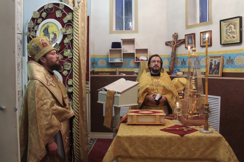 Правящий Архиерей совершил Божественную литургию в храме святителя Николая Чудотворца на территории ИК № 8 города Россоши