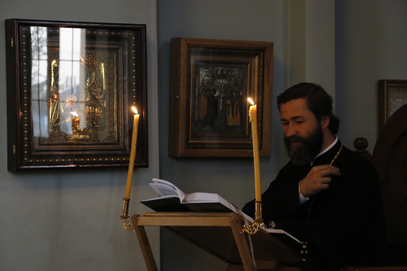 Глава Россошанской епархии молился за Всенощным бдением