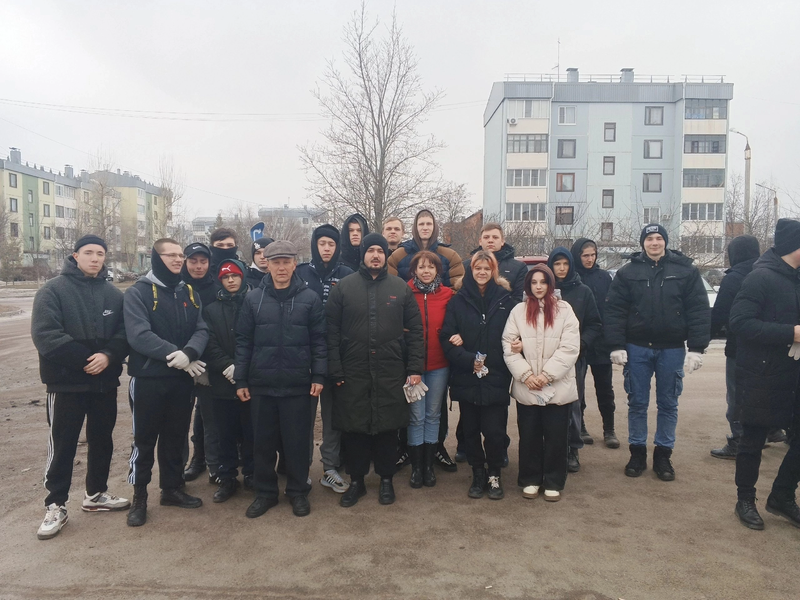 Молодежь Богучарского благочиния организовала  субботник