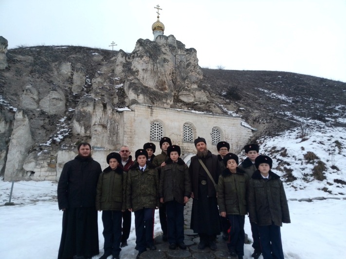 Воспитанники Матвея Платова казачьего кадетского корпуса совершили паломническую поездку в Свято-Успенский Дивногорский монастырь