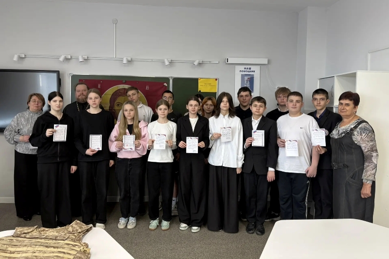 Протоиерей Владимир Шереметов провел патриотическое занятие в Острогожской школе № 8