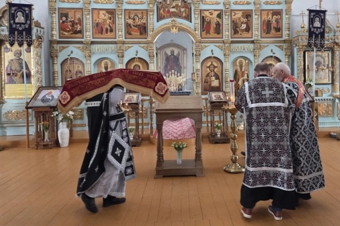 Царские часы и вынос плащеницы в Казанском храме поселка Каменка