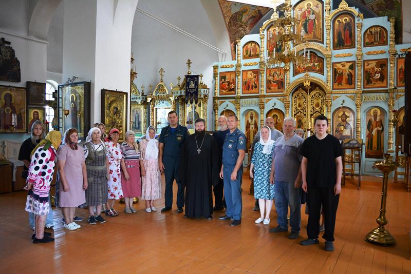 В Казанском храме поселка Каменка прошла встреча с представителями пожарной охраны