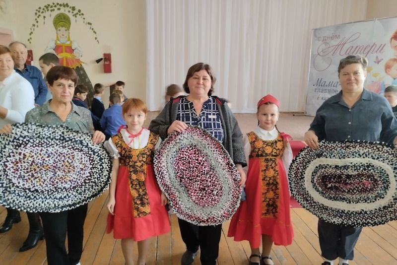 В Шубинской школе Острогожского района прошла Покровская ярмарка в поддержку СВО