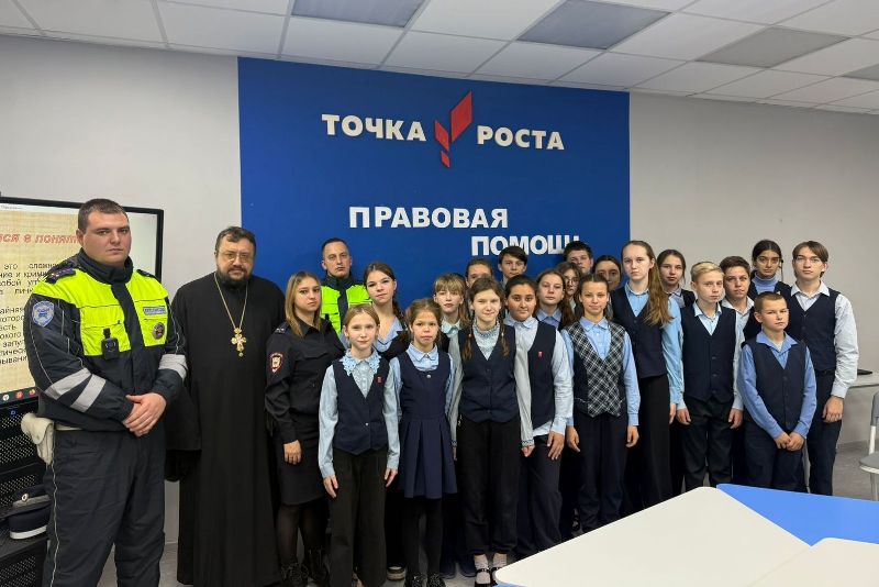 Руководитель епархиального отдела по вопросам семьи, защиты материнства и детства принял участие в школьной тематической конференции