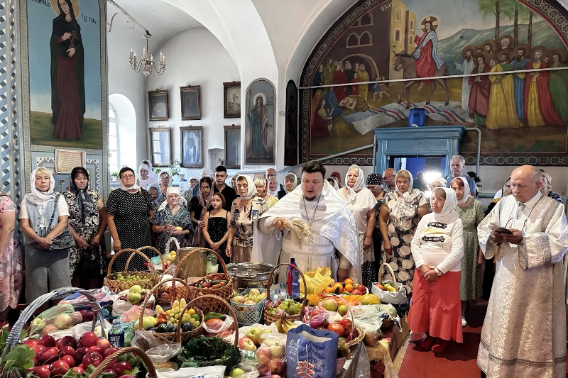 В праздник Преображения Господня в храмах Калачеевского церковного округа освятили плоды нового урожая