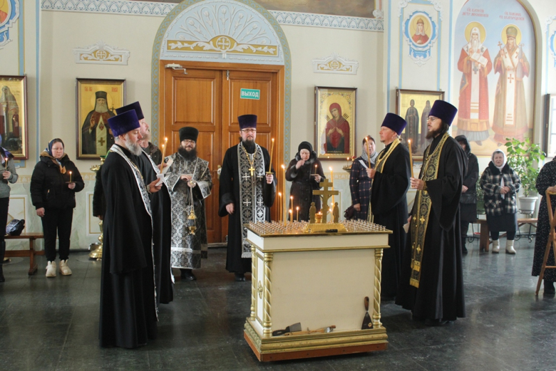 В Острогожске совершено заупокойное богослужение по погибшим участникам специальной военной операции и мирным жителям освобожденных территорий