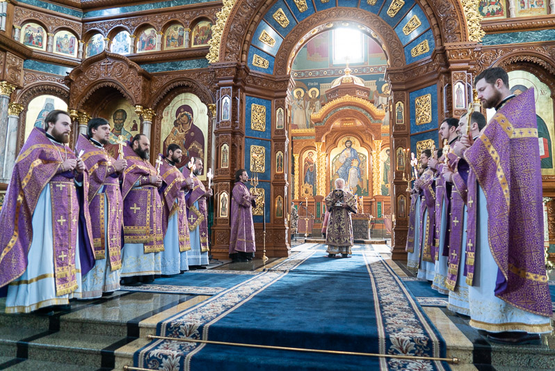 Богослужения храмов воронежа. Божественная литургия Василия Великого. Утреннее богослужение в Благовещенском кафедральном соборе Воронежа. Возрождение Благовещенского собора в Воронеже. Музыкальность Благовещенского кафедрального собора в Воронеже.