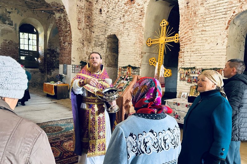 В храме Воздвижения Креста Господня села Манино Калачеевского района встретили престольный праздник