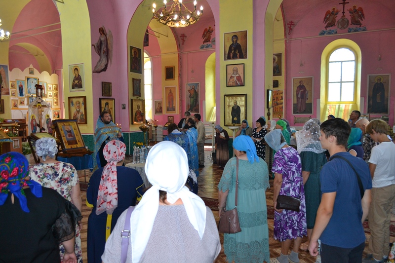 Илиинский казачий крестный ход с чтимой иконой Божией Матери «Спорительница хлебов» прибыл в Воробьёвский район