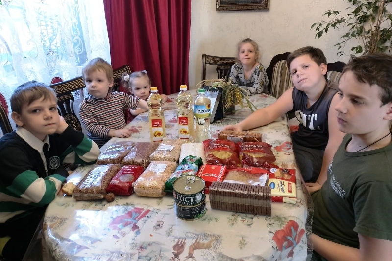 В городе Калаче вновь провели акцию «Корзина доброты», направленную на помощь многодетным семьям, пенсионерам и инвалидам