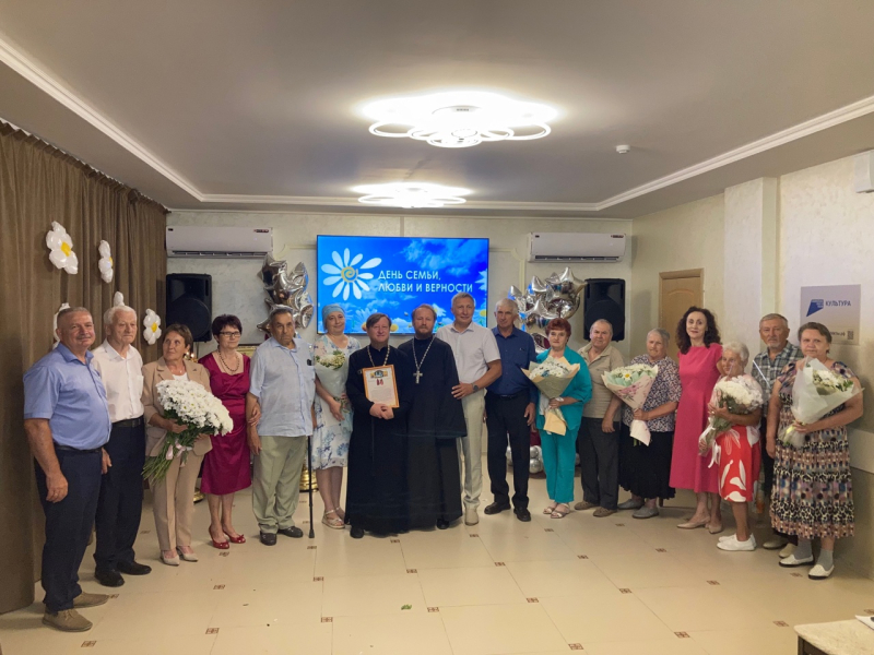 В ДК Современник г. Богучар прошло празднование Дня семьи любви и верности