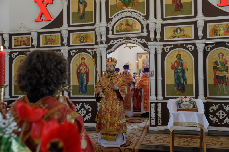 Преосвященнейший епископ Дионисий совершил Божественную литургию в Георгиевском храме села Манино Калачеевского района